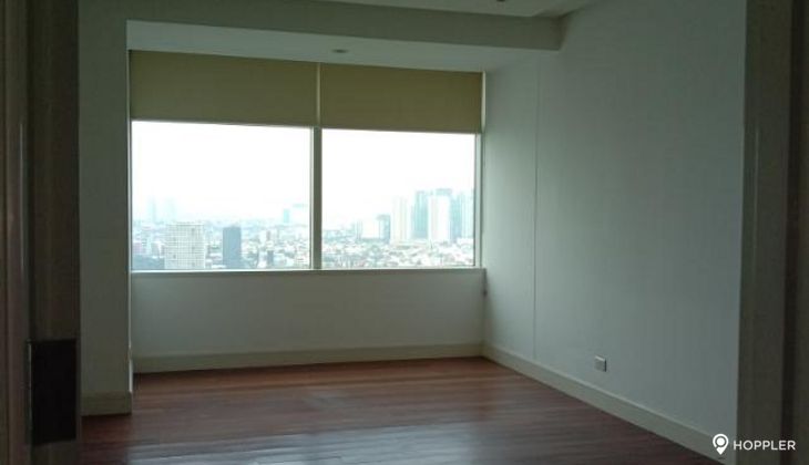 "3BR Condo for Rent in One Roxas Triangle, Urdaneta Village, Makati"10