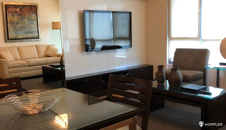 "1BR Condo for Rent in The Residences at Greenbelt, Legazpi Village, Makati"02