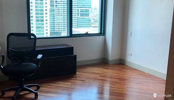 "2BR Condo for Rent in Hidalgo Place, Rockwell Center, Makati"06