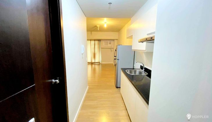 "Studio Condo for Rent in Kroma Tower, Legazpi Village, Makati"02