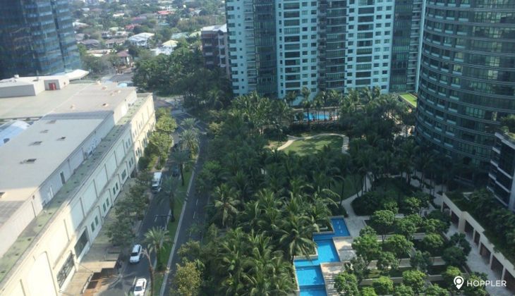 "2BR Condo for Rent in Amorsolo East, Rockwell Center, Makati"02