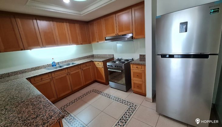 "2BR Condo for Rent in Amorsolo East, Rockwell Center, Makati"03