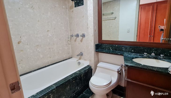 "2BR Condo for Rent in Amorsolo East, Rockwell Center, Makati"08
