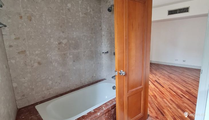 "2BR Condo for Rent in Amorsolo East, Rockwell Center, Makati"09