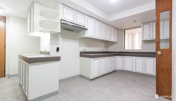 "4BR Condo for Rent in The Ritz Towers, Urdaneta Village, Makati"02
