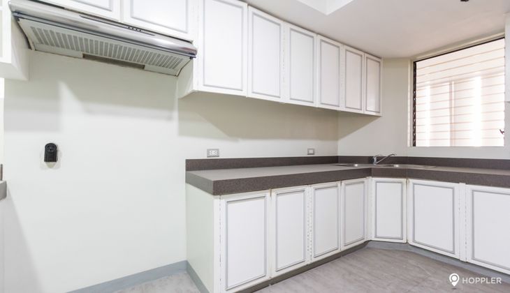 "4BR Condo for Rent in The Ritz Towers, Urdaneta Village, Makati"03