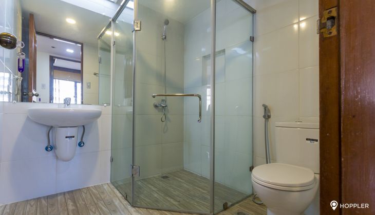 "4BR Condo for Rent in The Ritz Towers, Urdaneta Village, Makati"10