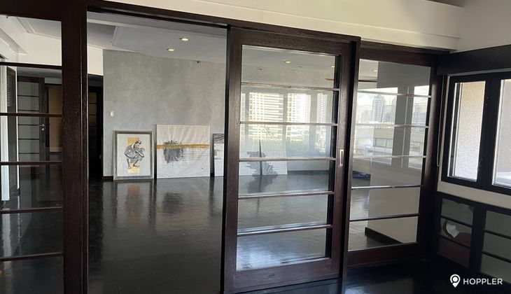 "3BR Condo for Rent in Twin Towers, Urdaneta Village, Makati"01