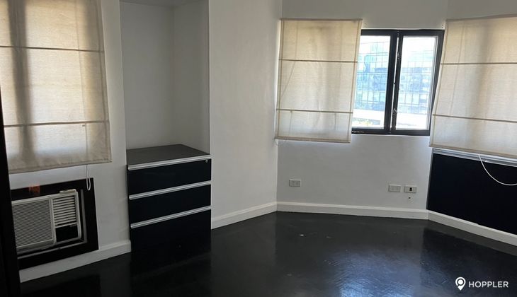 "3BR Condo for Rent in Twin Towers, Urdaneta Village, Makati"10