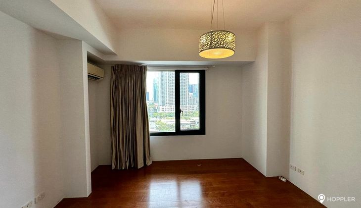 "2BR Condo for Rent in Arya Residences, BGC - Bonifacio Global City, Taguig"02
