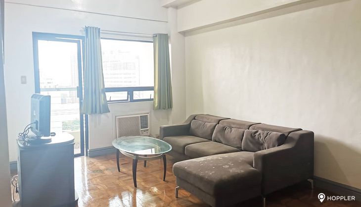 "2BR Condo for Rent in BSA Suites, Legazpi Village, Makati"03