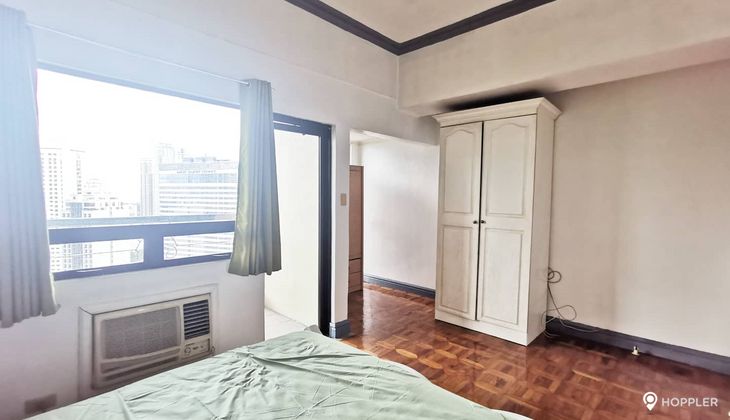 "2BR Condo for Rent in BSA Suites, Legazpi Village, Makati"06
