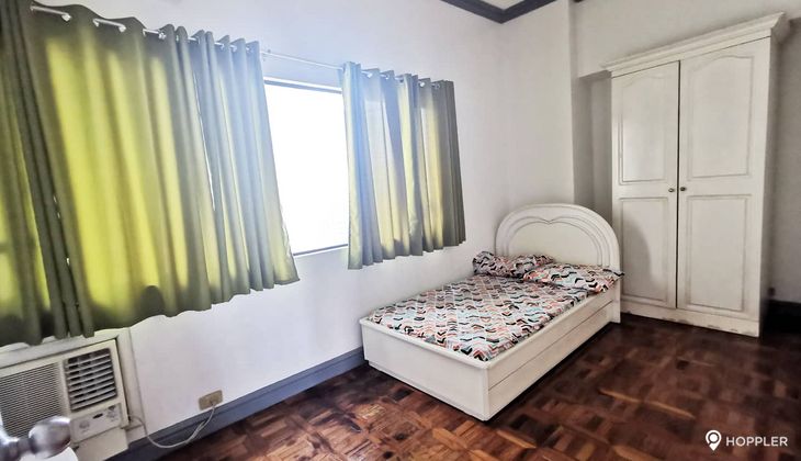 "2BR Condo for Rent in BSA Suites, Legazpi Village, Makati"08