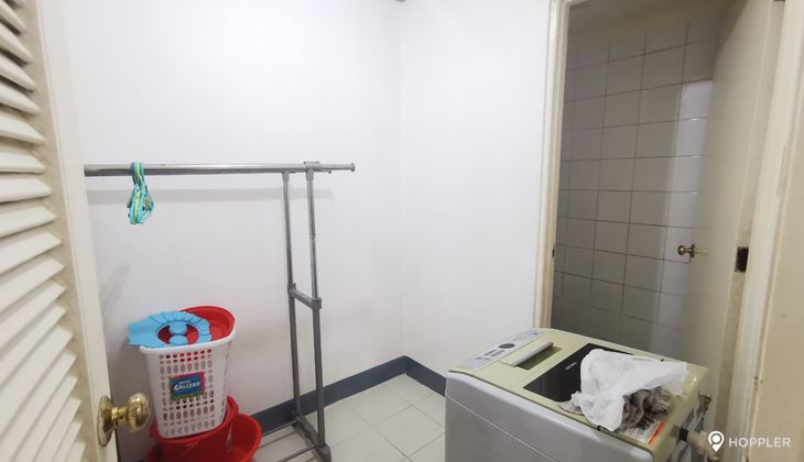 "2BR Condo for Rent in BSA Suites, Legazpi Village, Makati"10