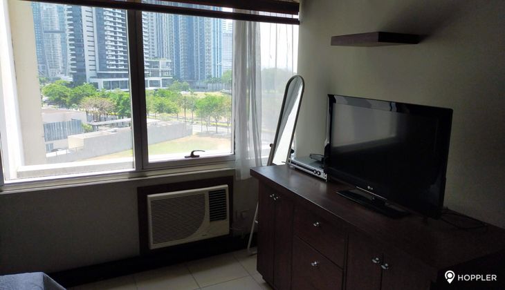 "Studio Condo for Rent in Fairways Tower, BGC - Bonifacio Global City, Taguig"08