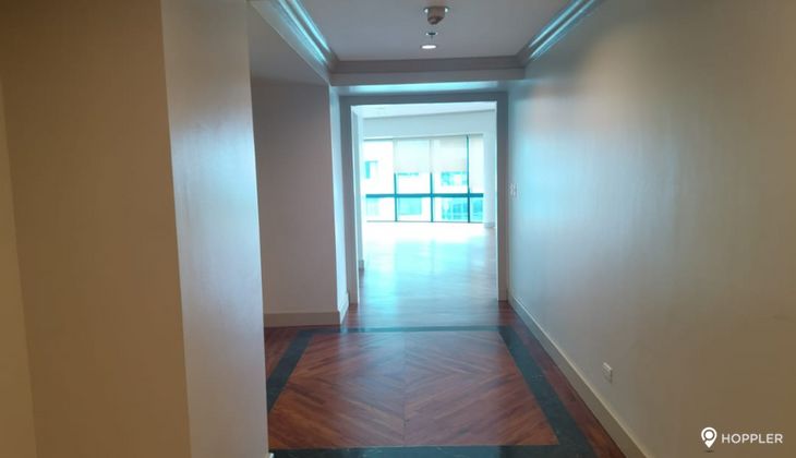 "3BR Condo for Rent in Rizal Tower, Rockwell Center, Makati"10
