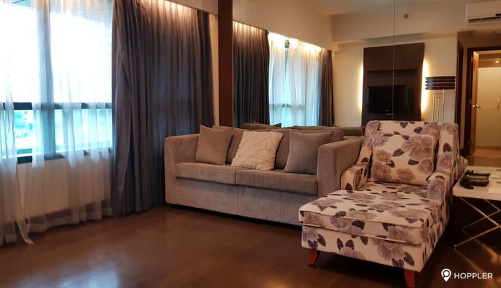 "1BR Condo for Rent in Edades Tower and Garden Villas, Rockwell Center, Makati"02