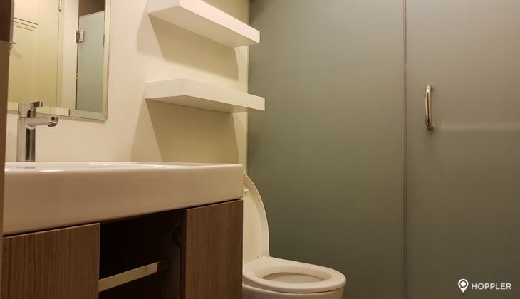 "1BR Condo for Rent in Edades Tower and Garden Villas, Rockwell Center, Makati"05