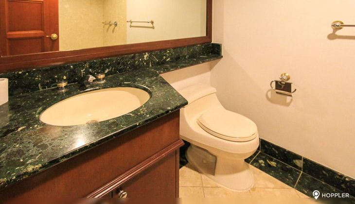 "3BR Condo for Rent in Luna Gardens, Rockwell Center, Makati"02