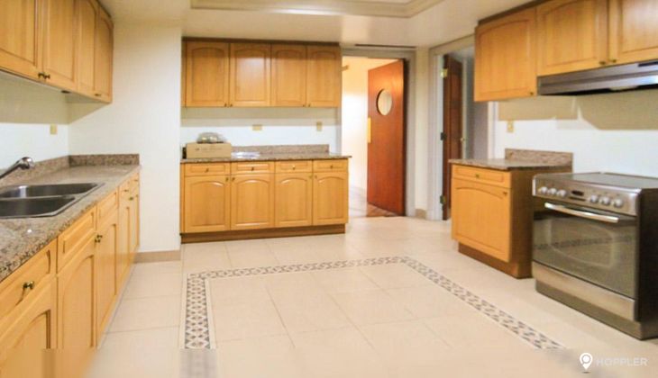 "3BR Condo for Rent in Luna Gardens, Rockwell Center, Makati"09