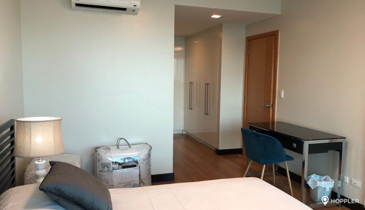 "2BR Condo for Rent in Park Terraces, San Lorenzo Village, Makati"09