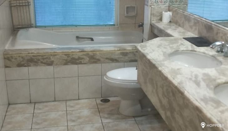 "4BR Condo for Rent in The Salcedo Park, Salcedo Village, Makati"06