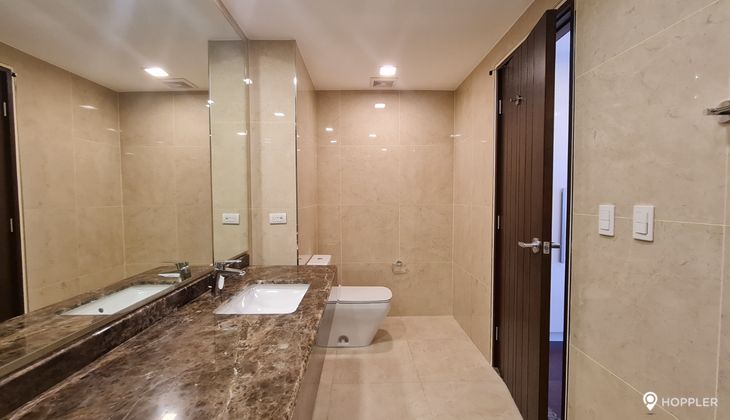 "2BR Condo for Rent in The Suites at One Bonifacio High Street, BGC - Bonifacio Global City, Taguig"08