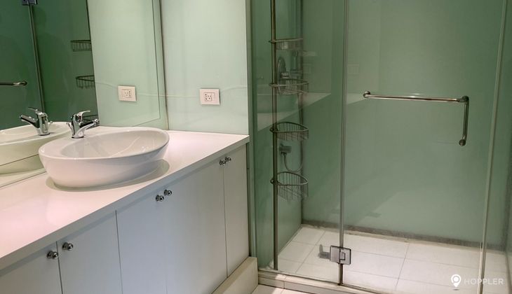 "2BR Condo for Rent in Amorsolo West, Rockwell Center, Makati"08