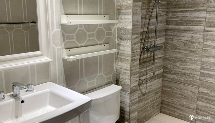 "2BR Condo for Rent in Amorsolo West, Rockwell Center, Makati"09