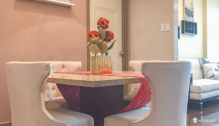 "2BR Condo for Rent in Edades Tower and Garden Villas, Rockwell Center, Makati"04