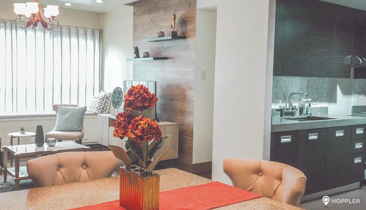 "2BR Condo for Rent in Edades Tower and Garden Villas, Rockwell Center, Makati"05