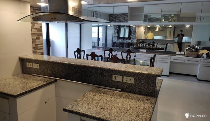 "2BR Condo for Rent in Makati Tuscany, Urdaneta Village, Makati"08