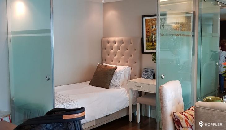 "1BR Condo for Rent in Edades Tower and Garden Villas, Rockwell Center, Makati"08