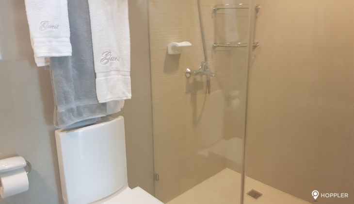 "3BR Condo for Rent in 8 Forbes Town Road, BGC - Bonifacio Global City, Taguig"10