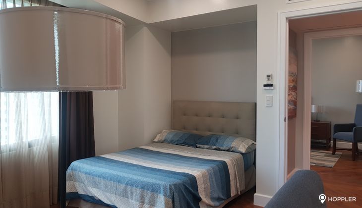"3BR Condo for Rent in Amorsolo East, Rockwell Center, Makati"02
