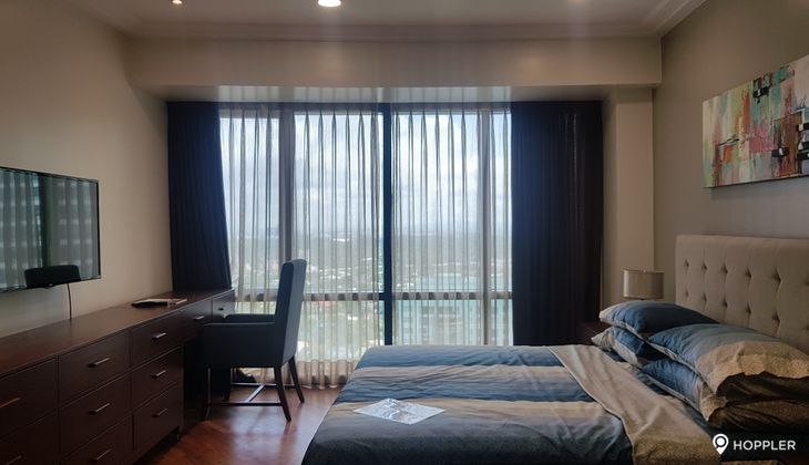 "3BR Condo for Rent in Amorsolo East, Rockwell Center, Makati"05