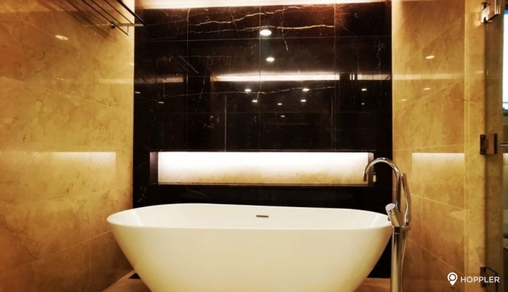 "3BR Condo for Rent in Two Roxas Triangle, Salcedo Village, Makati"03