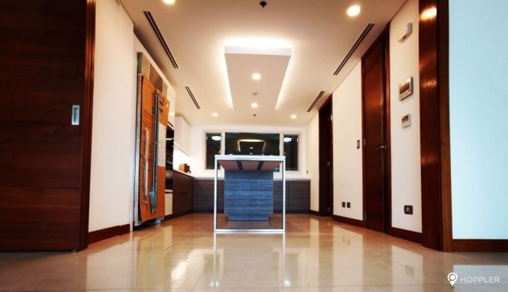 "3BR Condo for Rent in Two Roxas Triangle, Salcedo Village, Makati"05