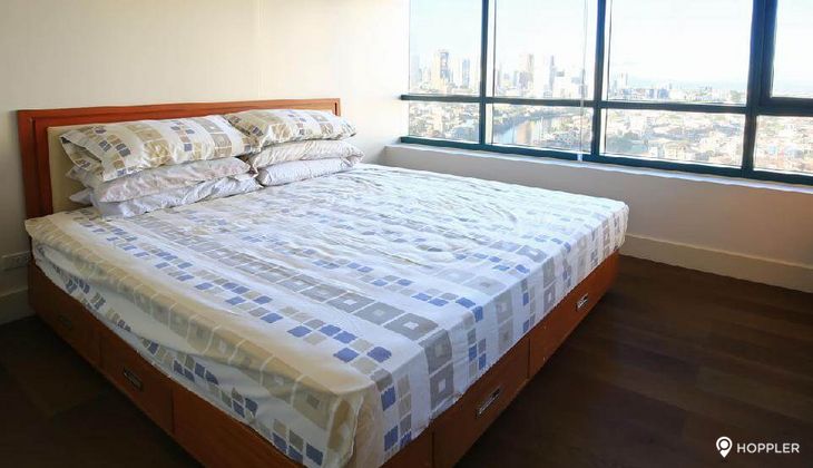"1BR Condo for Rent in Edades Tower and Garden Villas, Rockwell Center, Makati"05