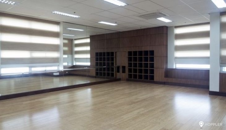 "2BR Condo for Rent in Red Oak at Two Serendra, BGC - Bonifacio Global City, Taguig"10