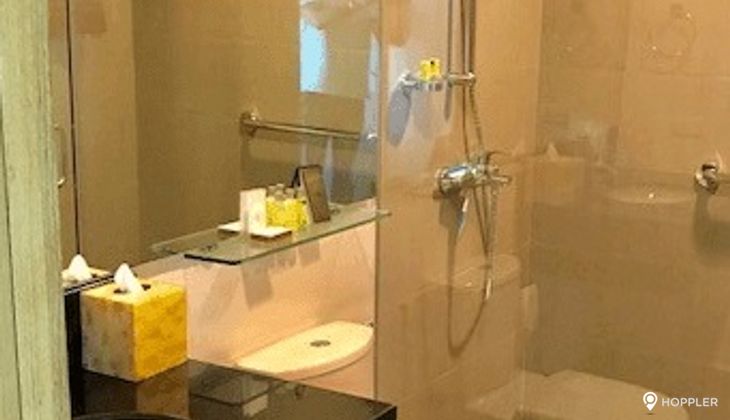 "4BR Condo for Rent in Park Terraces, San Lorenzo Village, Makati"02