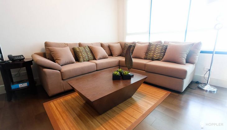 "2BR Condo for Rent in Edades Tower and Garden Villas, Rockwell Center, Makati"01