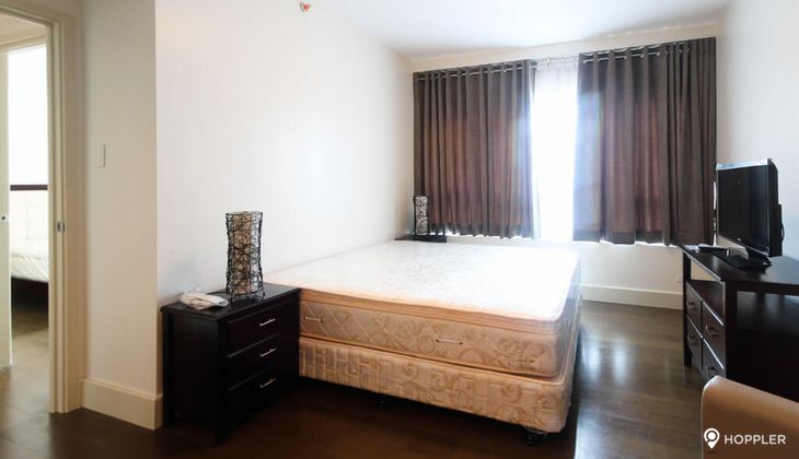 "2BR Condo for Rent in Edades Tower and Garden Villas, Rockwell Center, Makati"02