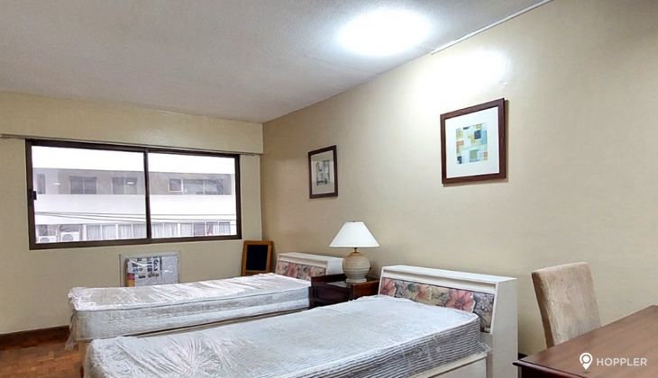 "2BR Condo for Rent in Sunrise Terrace, Legazpi Village, Makati"04