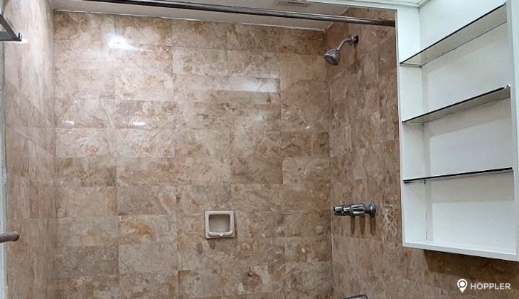 "2BR Condo for Rent in Sunrise Terrace, Legazpi Village, Makati"05