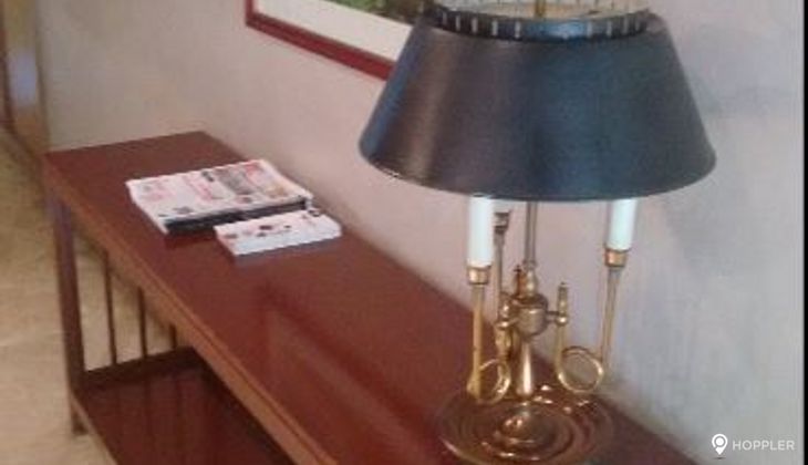 "2BR Condo for Rent in Sunrise Terrace, Legazpi Village, Makati"10