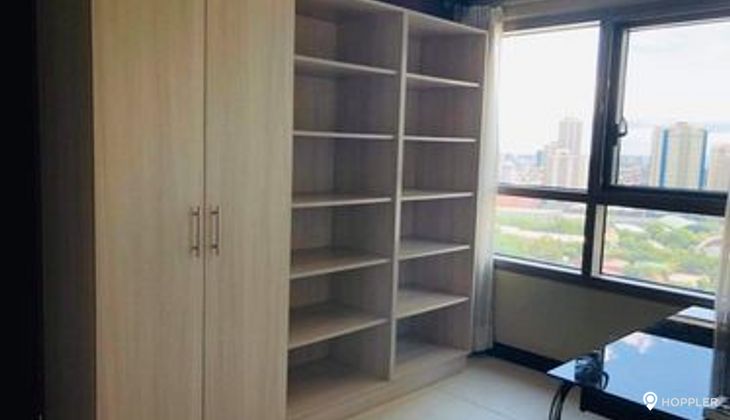 "3BR Condo for Rent in The Residences at Greenbelt, Legazpi Village, Makati"02