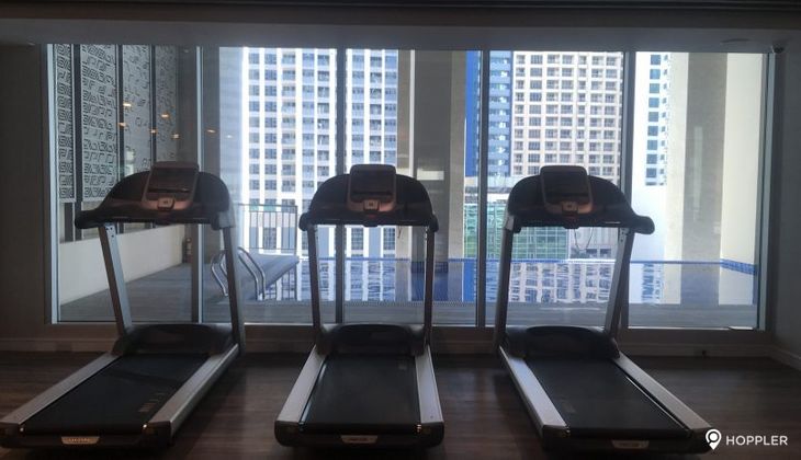 "2BR Condo for Rent in One Penn Place, Salcedo Village, Makati"07