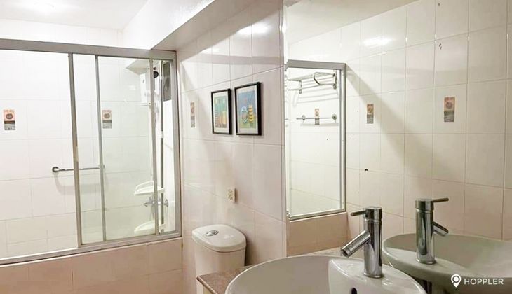"2BR Condo for Rent in Olympic Heights, Eastwood City, Quezon City"08