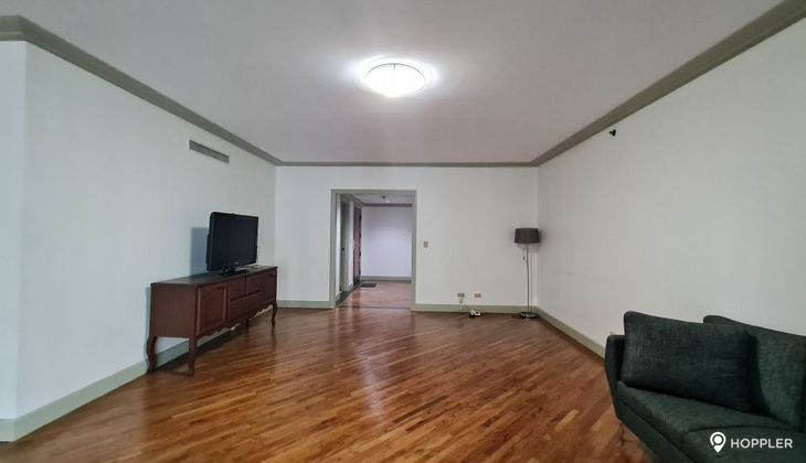 "3BR Condo for Rent in Luna Gardens, Rockwell Center, Makati"02